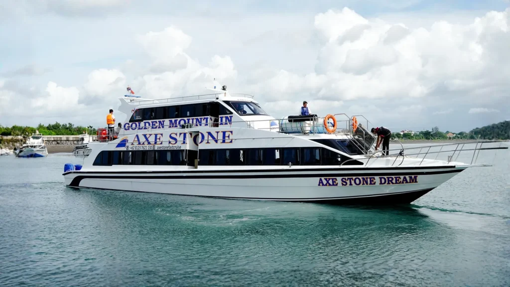 Axe Stone Dream fast boat operated by Axe Stone Fast Cruise, providing premium Fast Boat to Nusa Penida service with 150 passenger capacity and 300HP Suzuki engines. Find Boat Ticket Only now