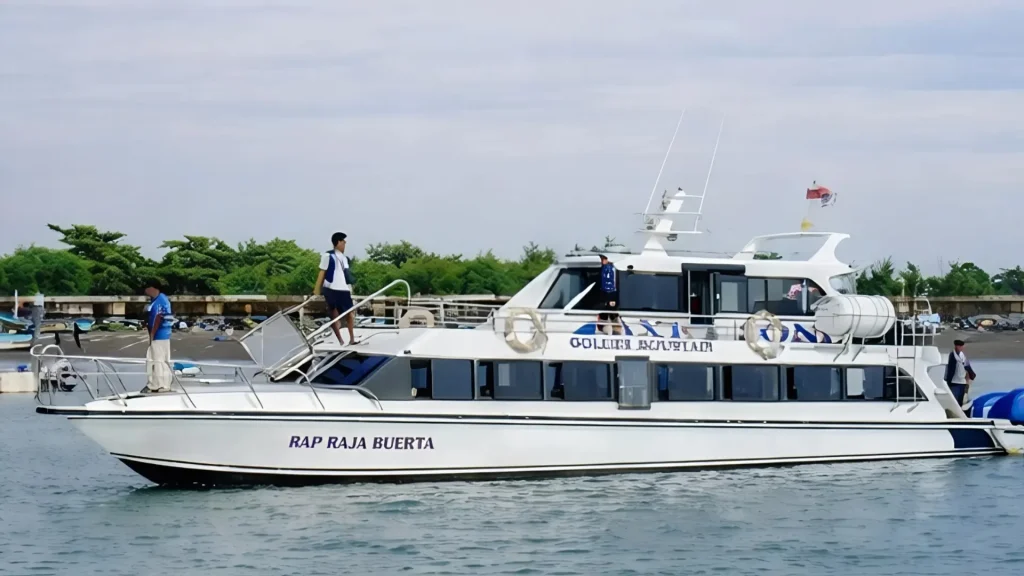 Axe Stone Kapi Raja vessel by Axe Stone Fast Cruise navigating turquoise waters during Fast Boat to Nusa Penida crossing, featuring sleek modern hull design and powerful Suzuki outboard engines